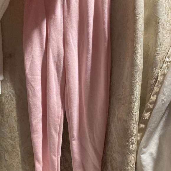 Tommy Hilfiger - Picture 2 of 3